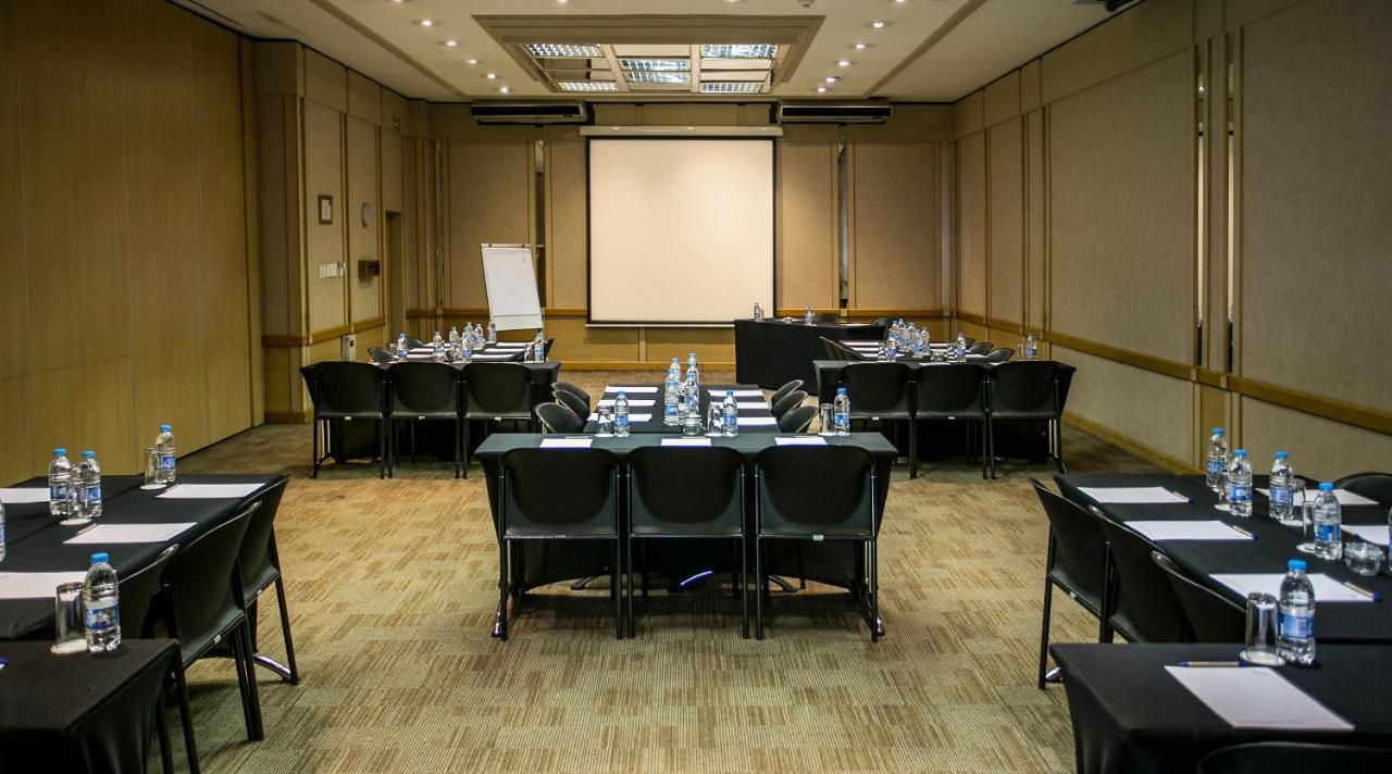 Garden Court Or Tambo International Airport Hotel Kempton Park Exterior photo