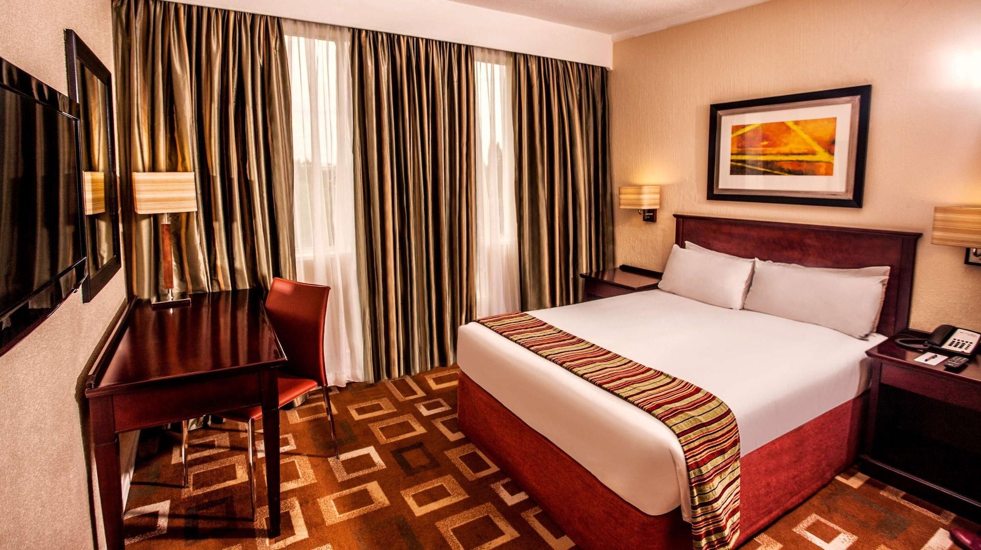 Garden Court Or Tambo International Airport Hotel Kempton Park Exterior photo