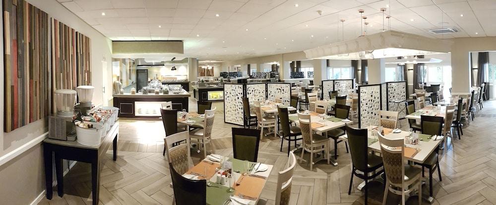 Garden Court Or Tambo International Airport Hotel Kempton Park Exterior photo