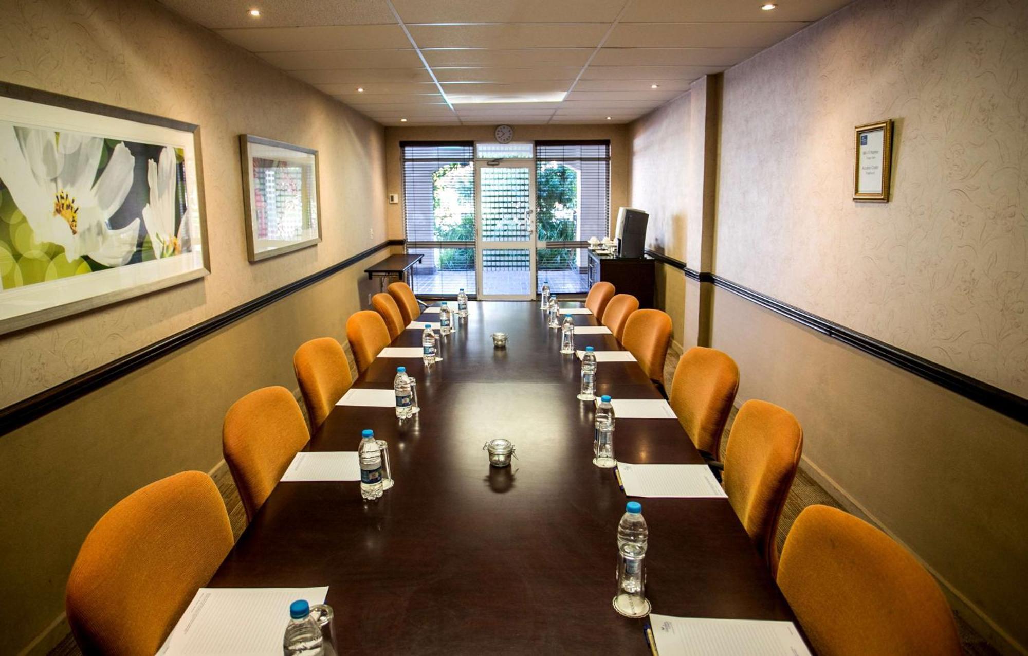 Garden Court Or Tambo International Airport Hotel Kempton Park Exterior photo