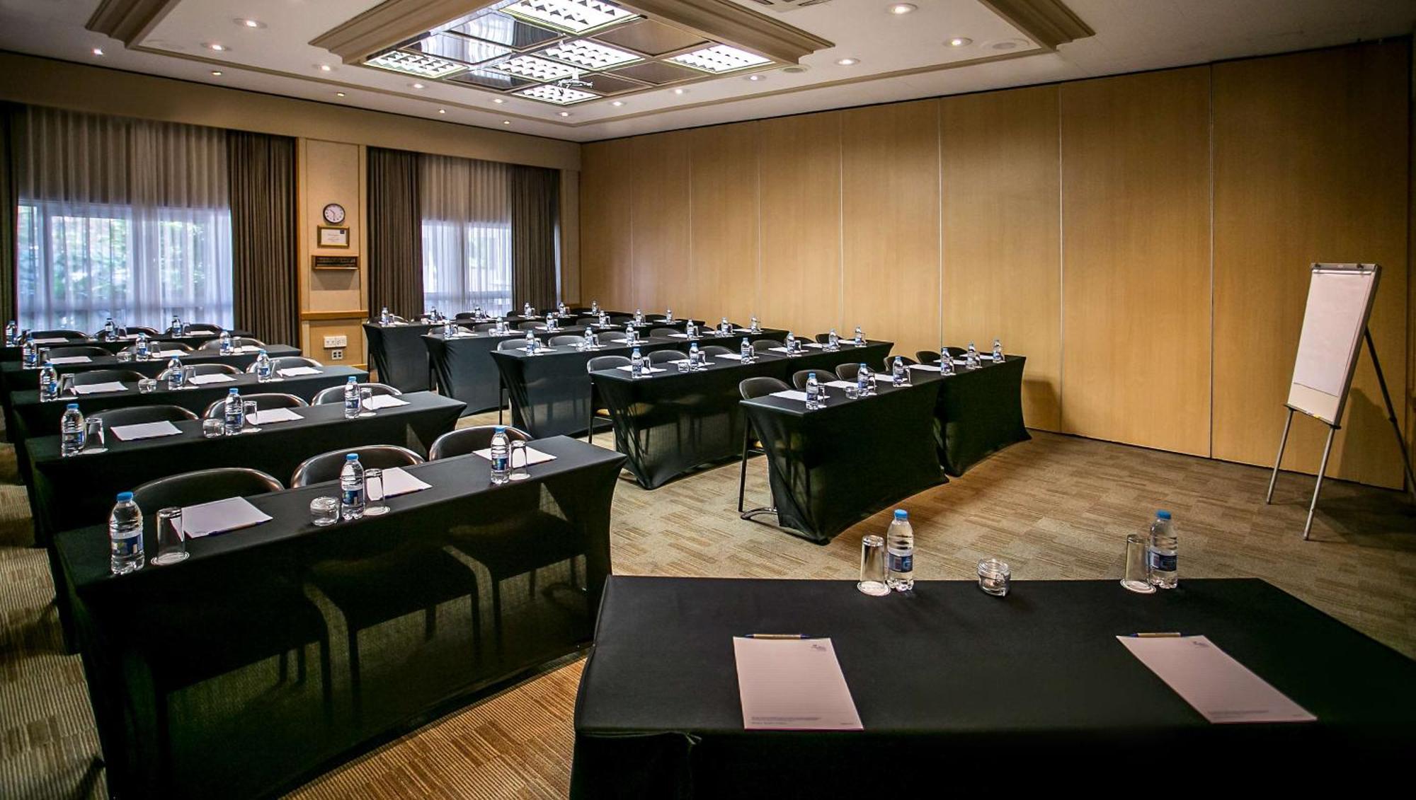 Garden Court Or Tambo International Airport Hotel Kempton Park Exterior photo