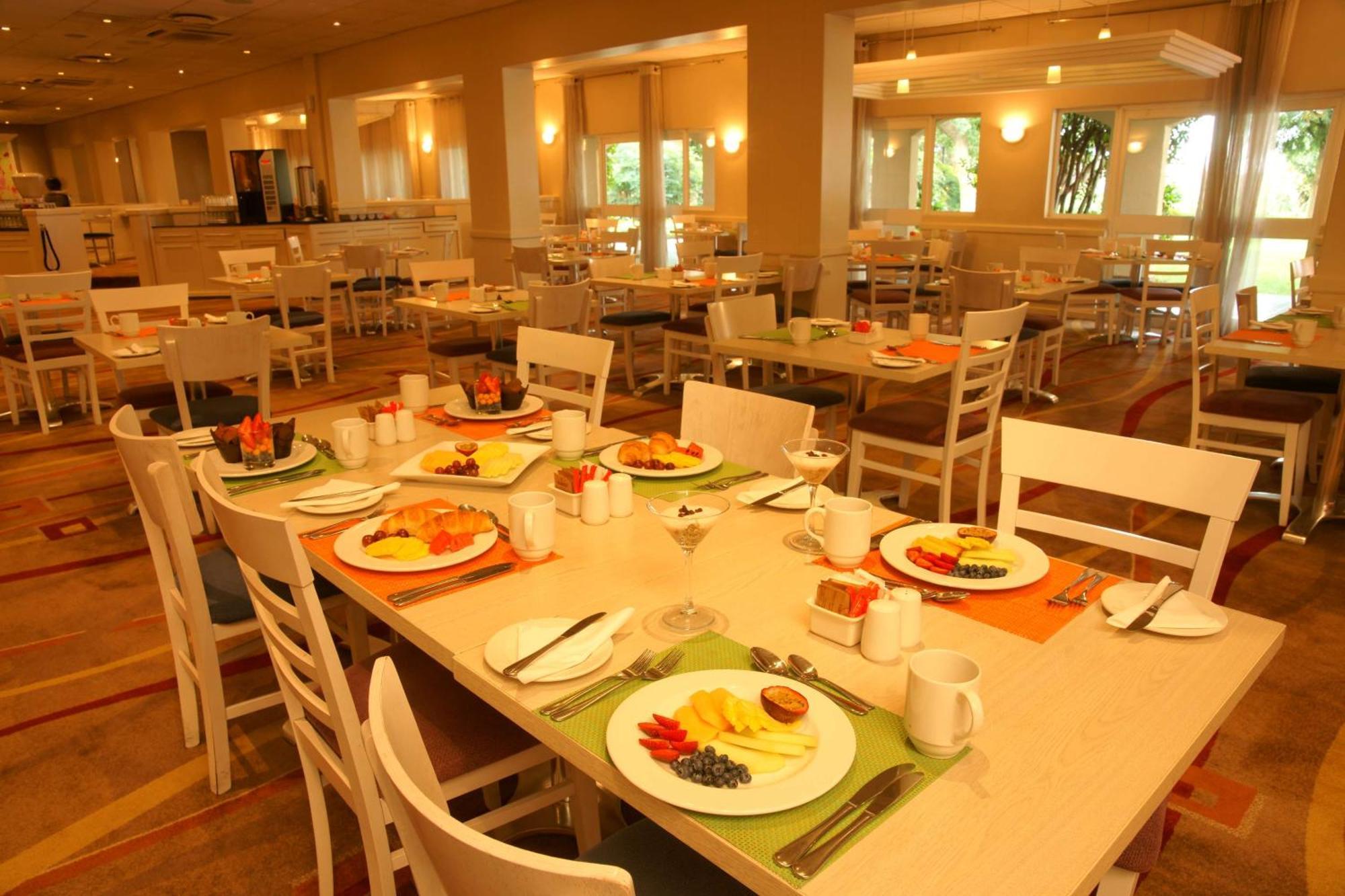 Garden Court Or Tambo International Airport Hotel Kempton Park Exterior photo