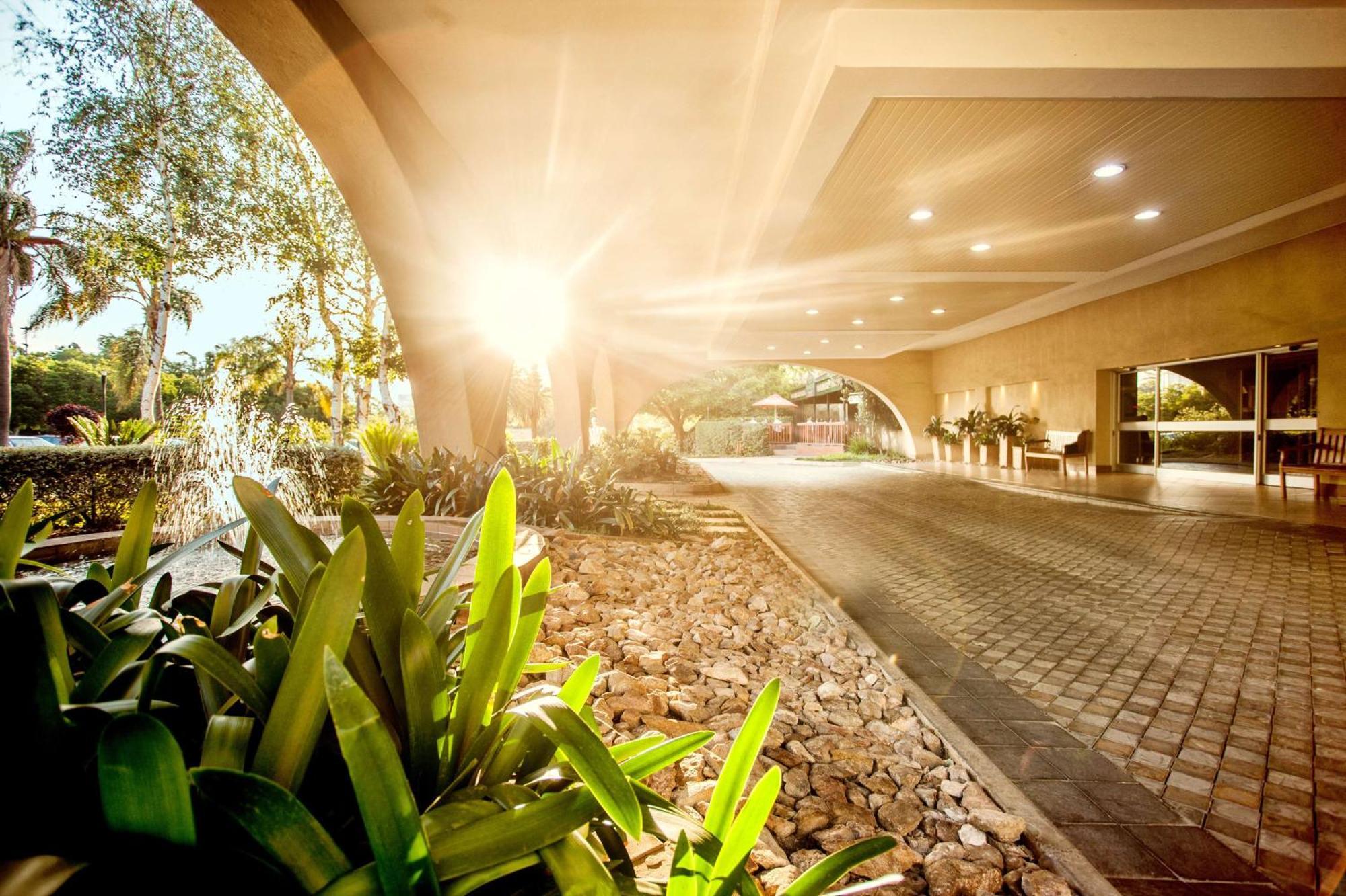 Garden Court Or Tambo International Airport Hotel Kempton Park Exterior photo