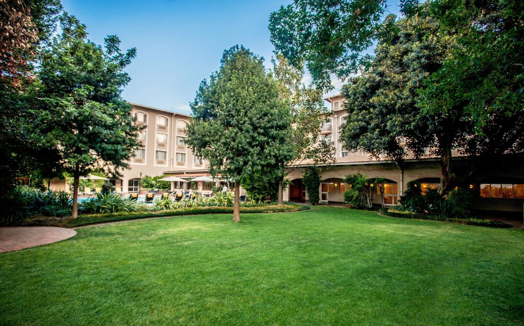 Garden Court Or Tambo International Airport Hotel Kempton Park Exterior photo