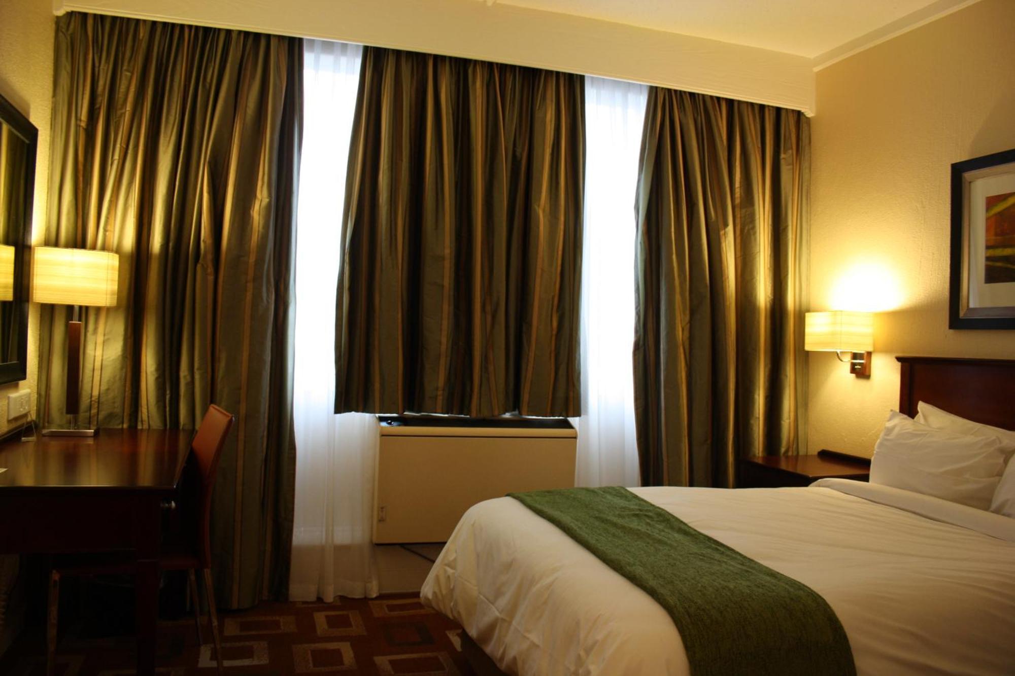 Garden Court Or Tambo International Airport Hotel Kempton Park Exterior photo