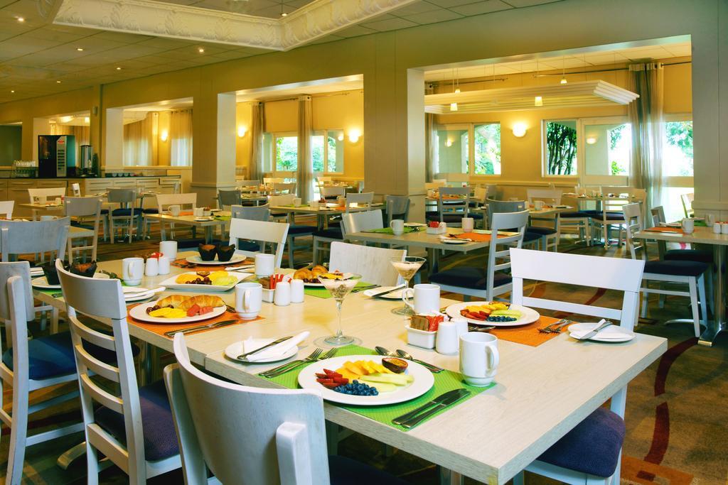 Garden Court Or Tambo International Airport Hotel Kempton Park Exterior photo